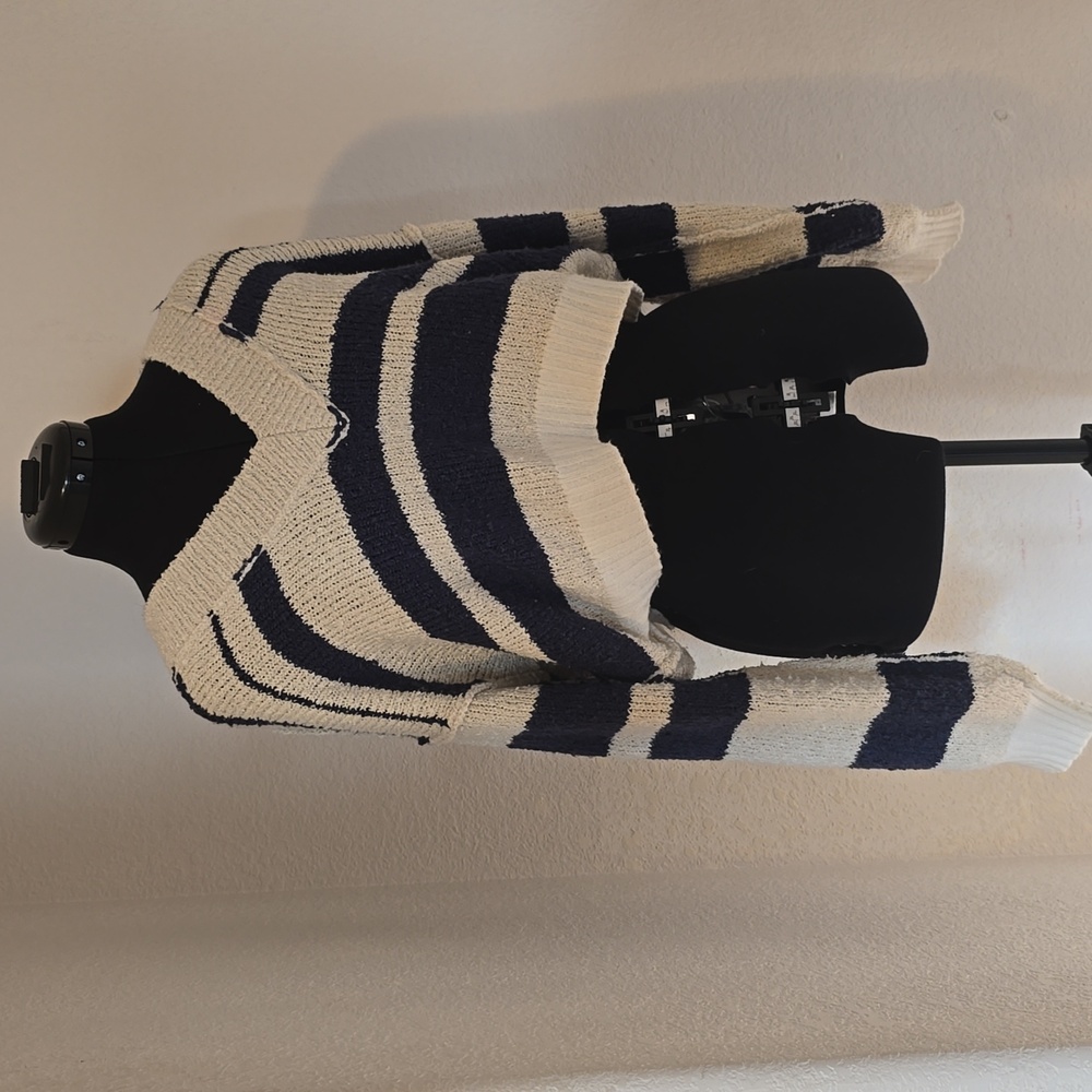Urban Outfitters Cropped Sweater Size S/M